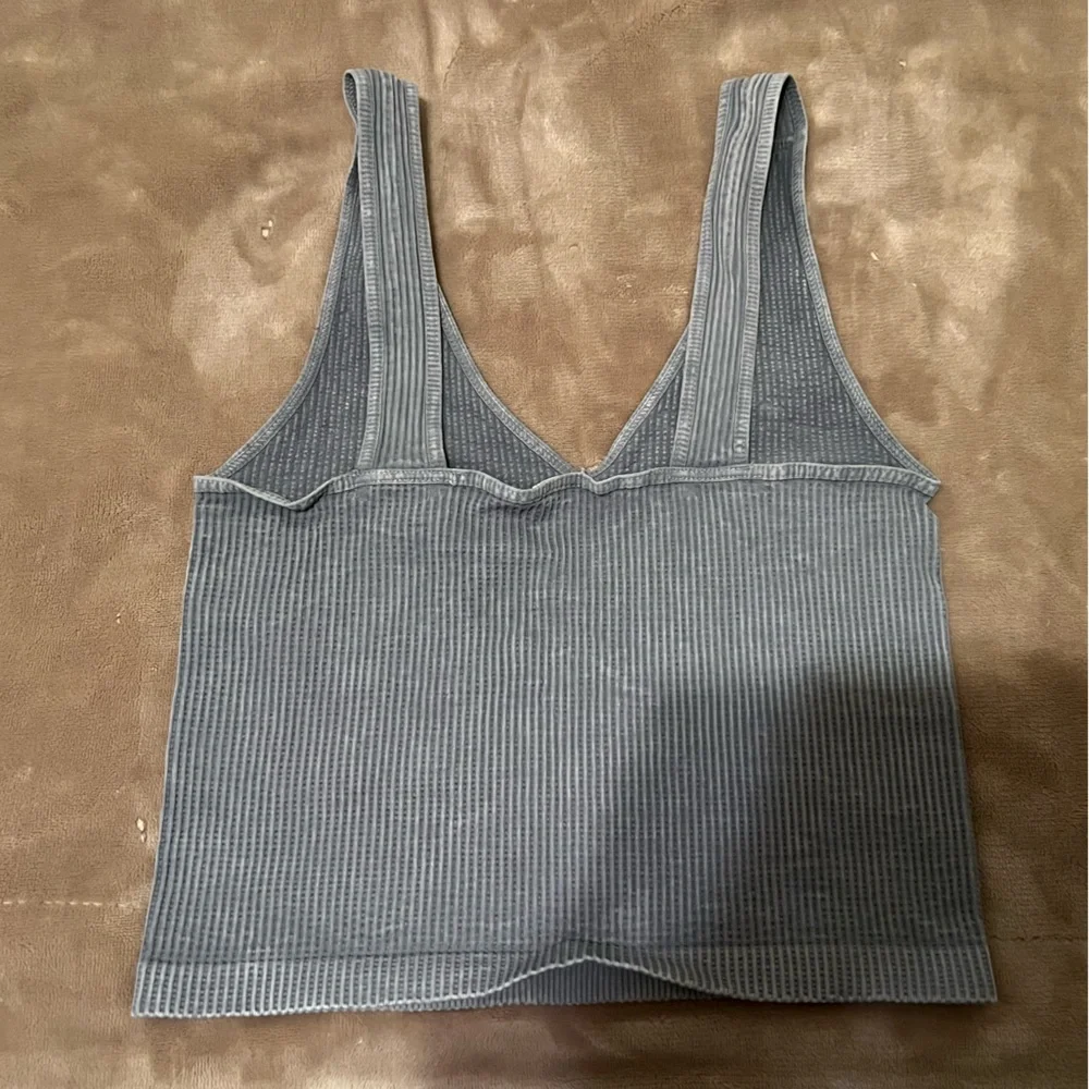 Basic tank from local boutique - Picture 2 of 2